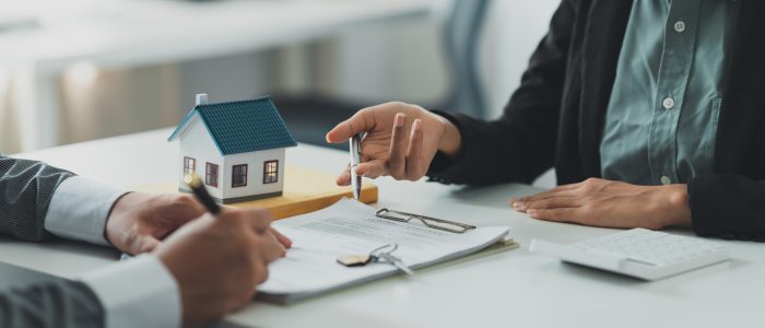 Immobilienmakler beim Hausverkauf