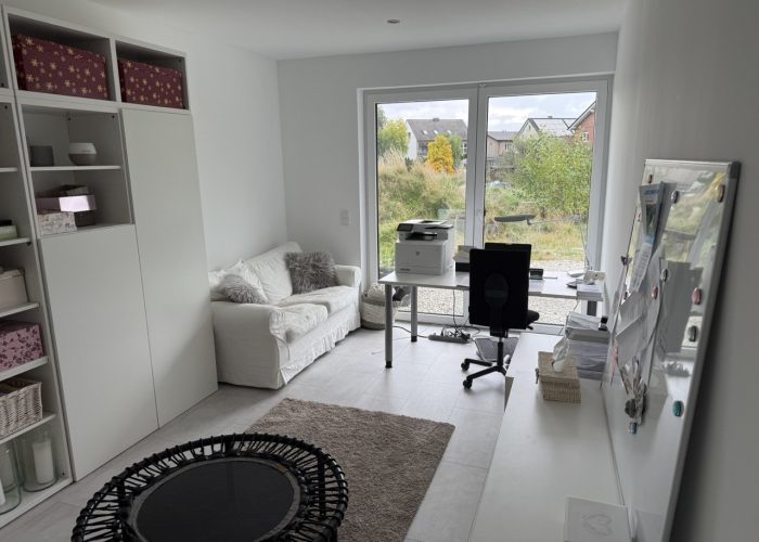 Hochwertiges Zweifamilienhaus mit Gewerbefläche in Leopoldshöhe