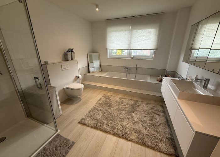 Hochwertiges Zweifamilienhaus mit Gewerbefläche in Leopoldshöhe