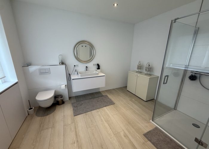 Hochwertiges Zweifamilienhaus mit Gewerbefläche in Leopoldshöhe