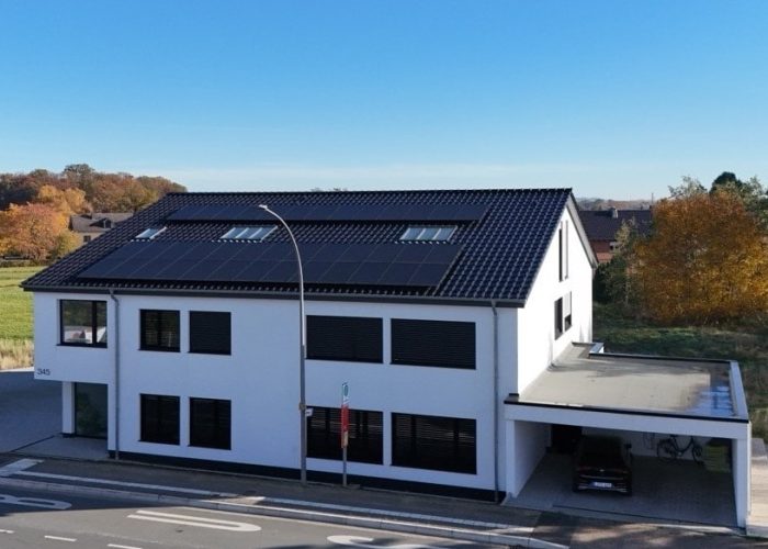 Hochwertiges Zweifamilienhaus mit Gewerbefläche in Leopoldshöhe