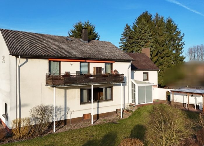 Zweifamilienhaus mit Einliegerwohnung in Lage