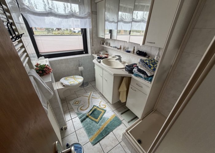 Zweifamilienhaus mit Einliegerwohnung in Lage