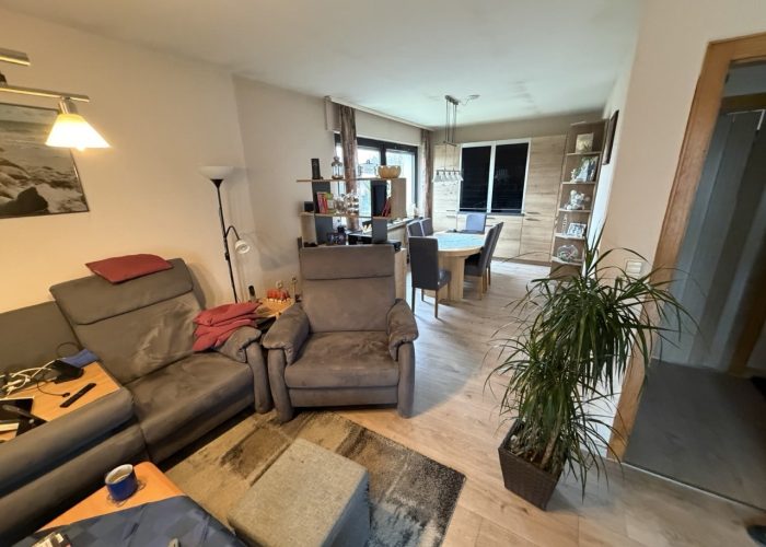 Zweifamilienhaus mit Einliegerwohnung in Lage